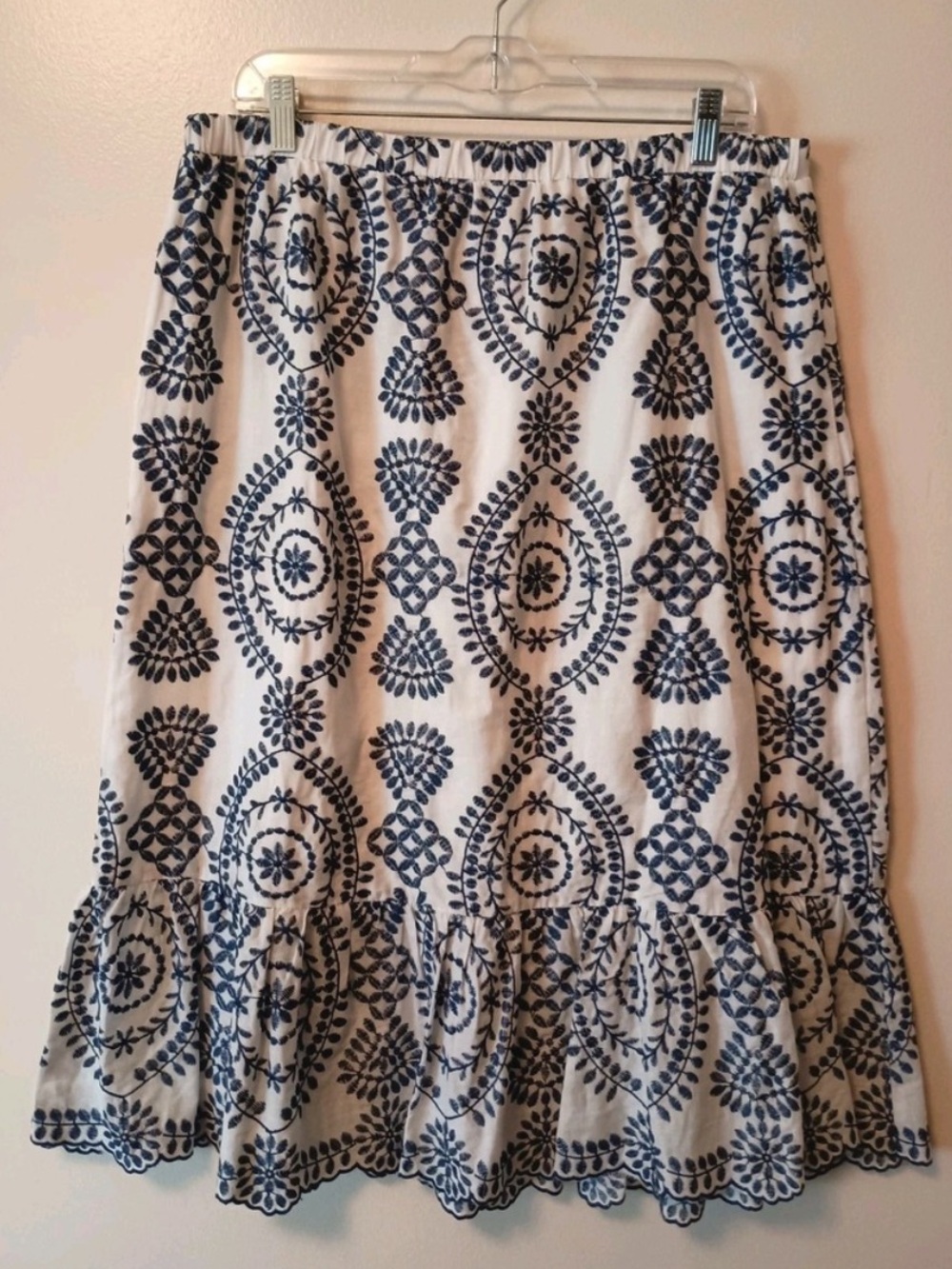 Adiva Embroidered Floral Midi Skirt Sz L White Navy Boho Scalloped Hem Stretch